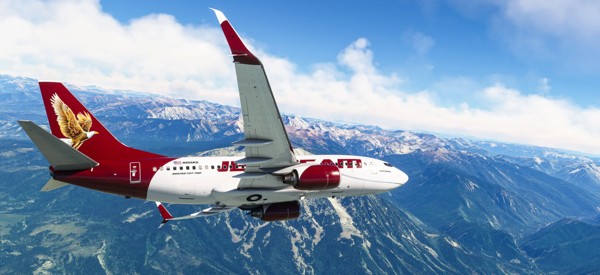 Boeing 737-700 · passenger · burgundy, photograph 4016